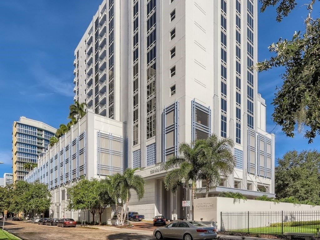415 E Pine Street - Photo 2