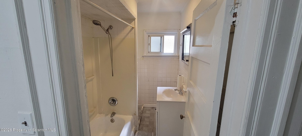 805 Monroe Avenue - Photo 2