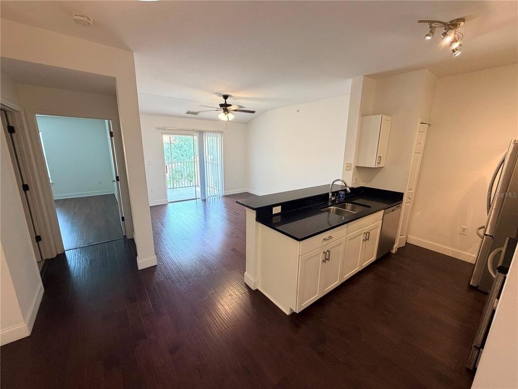 5475 Vineland Road - Photo 1