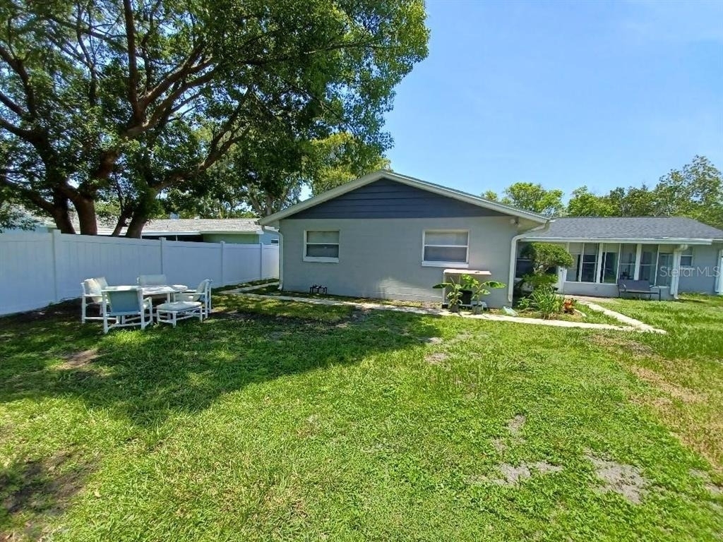 1942 Conifer Court - Photo 2