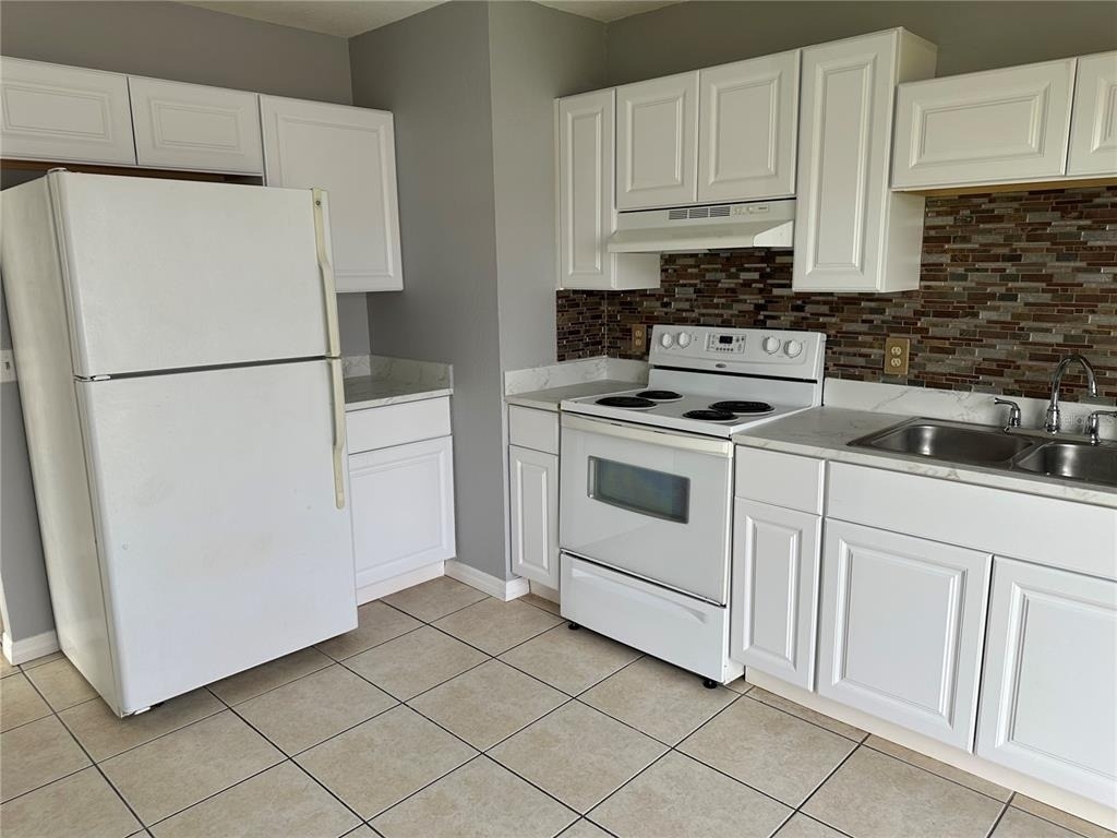425 Ricold Terrace - Photo 3