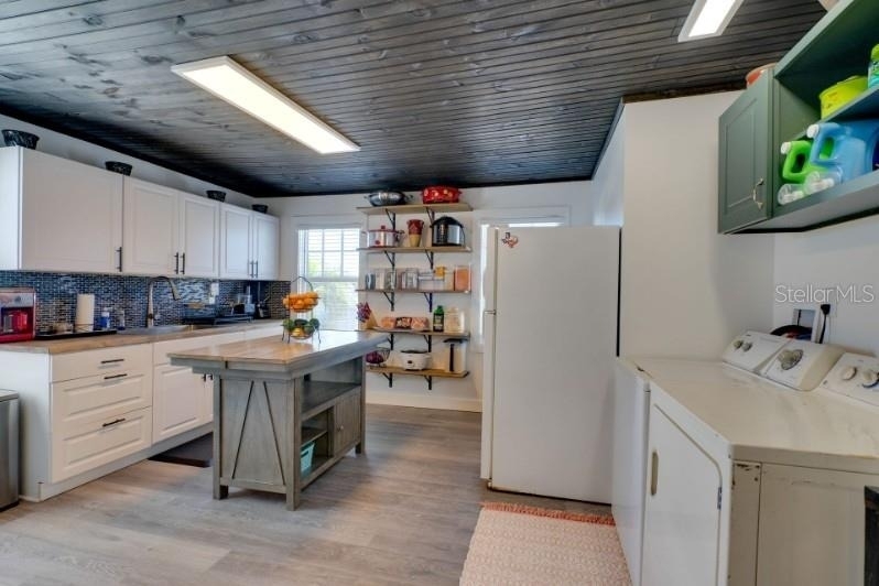 209 W Olympia Avenue - Photo 8