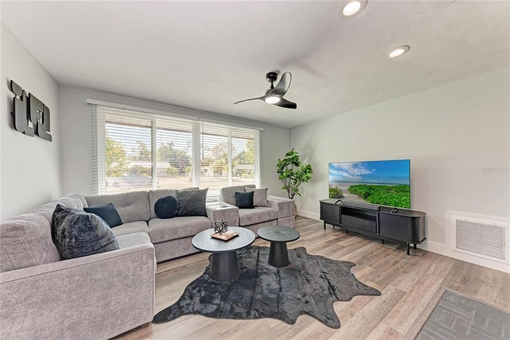 339 Suwanee Avenue - Photo 2
