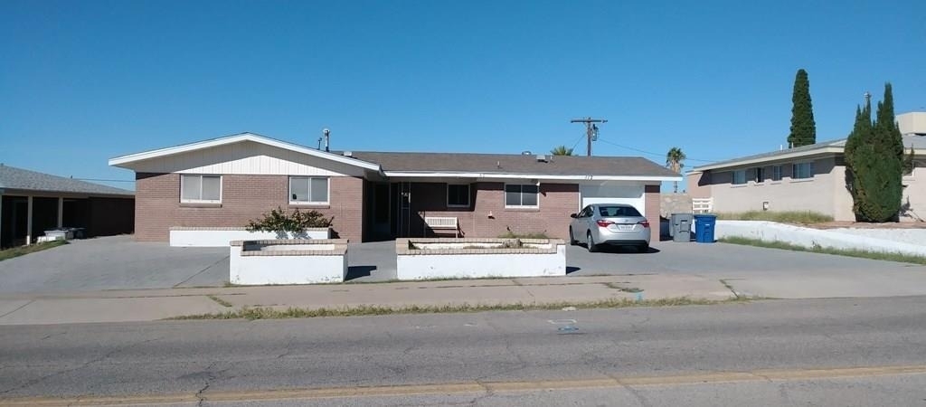 112 De Leon Drive - Photo 2