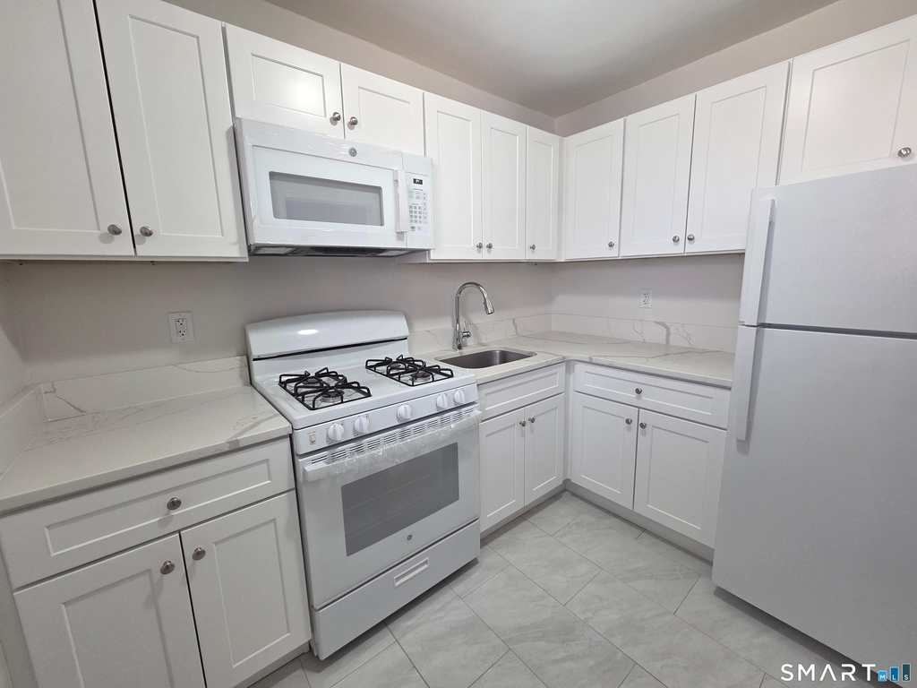 444 Bedford Street - Photo 2