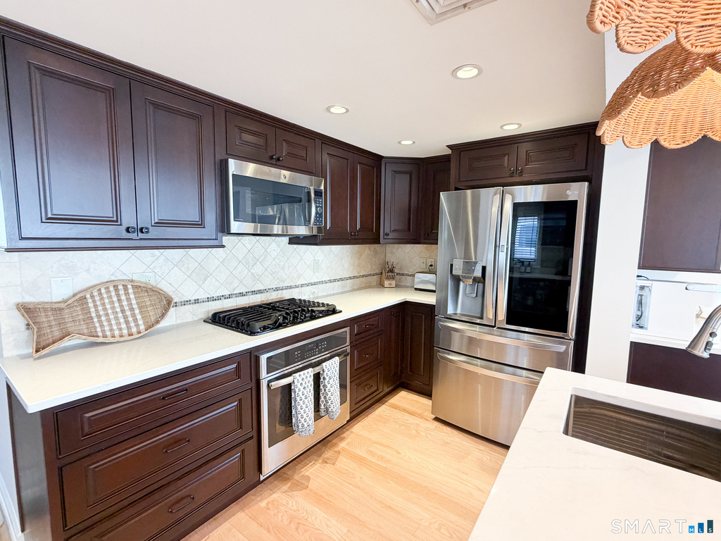 18 Field Court - Photo 3