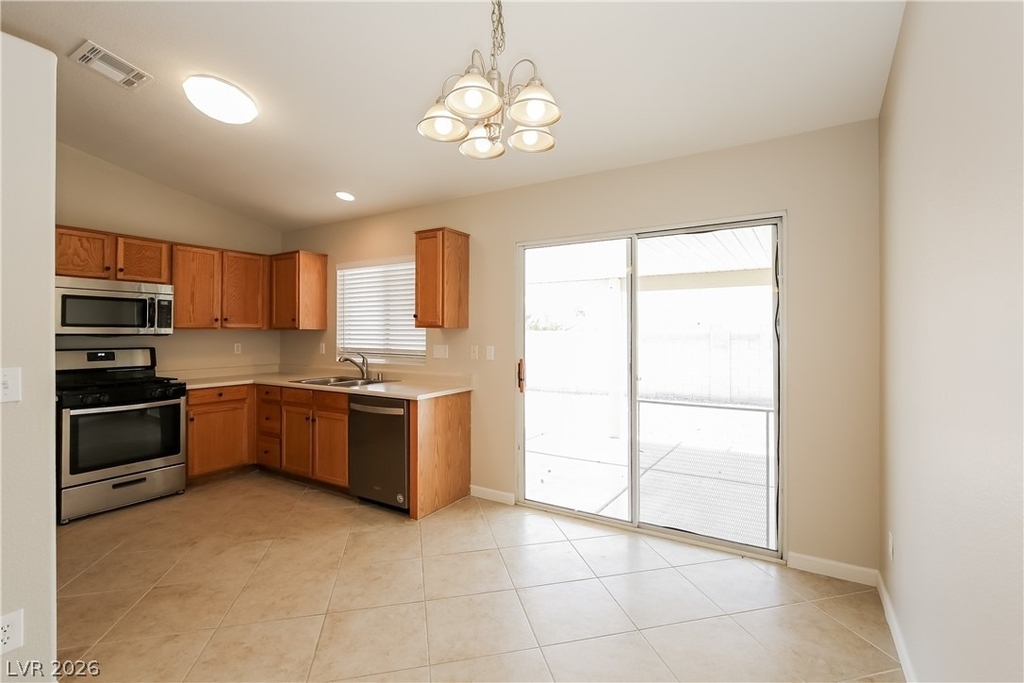 3129 Macaroon Way - Photo 4