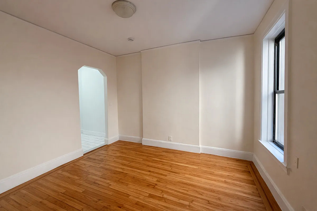 241 East 38th Street - Photo 2