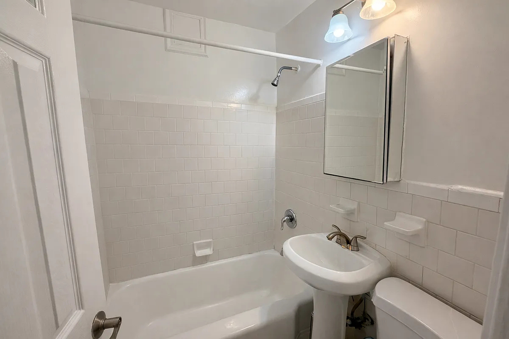 241 East 38th Street - Photo 5