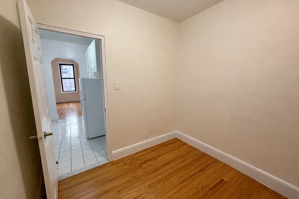 241 East 38th Street - Photo 6
