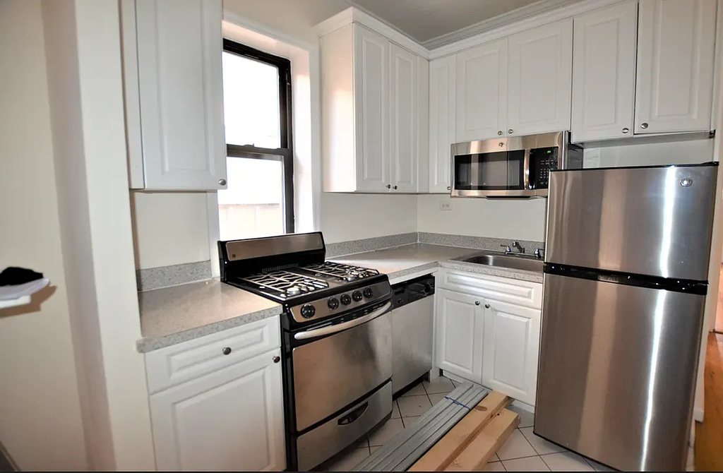 241 East 38th Street - Photo 1