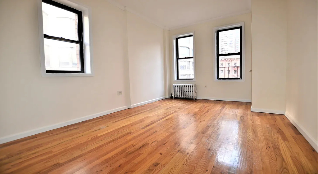 241 East 38th Street - Photo 2
