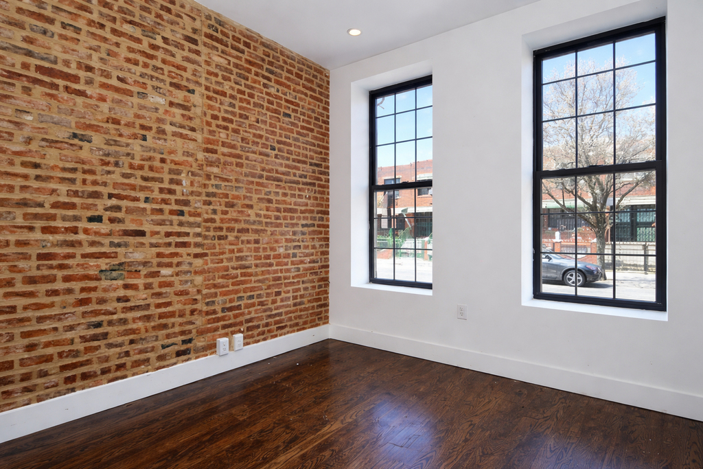 558 Kosciuszko Street - Photo 0