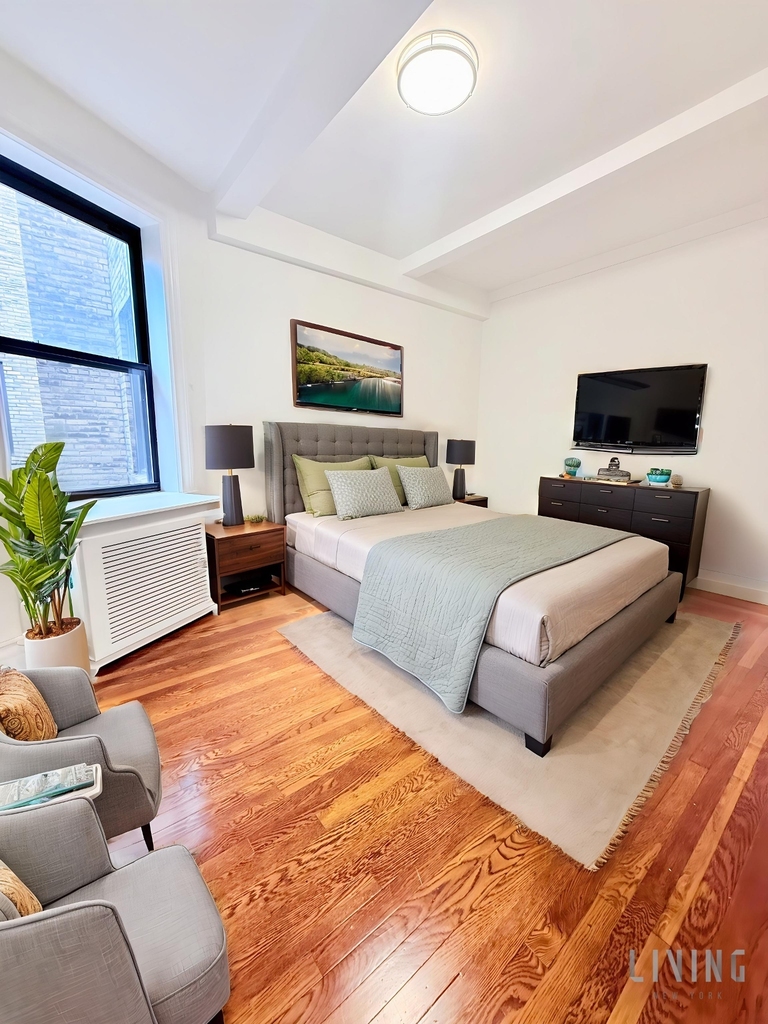 25 West 68th Street - Photo 2