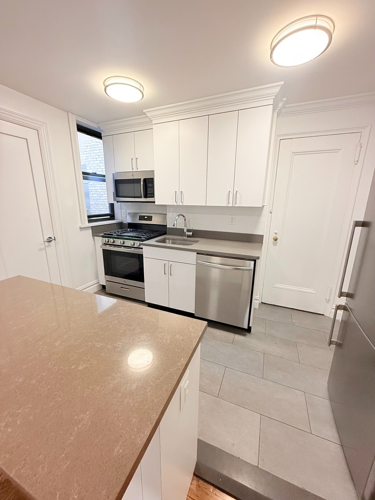 25 West 68th Street - Photo 4