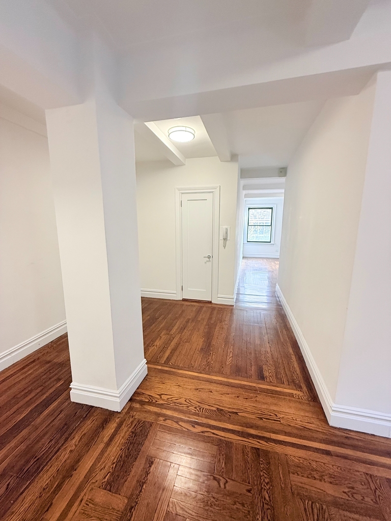 25 West 68th Street - Photo 5