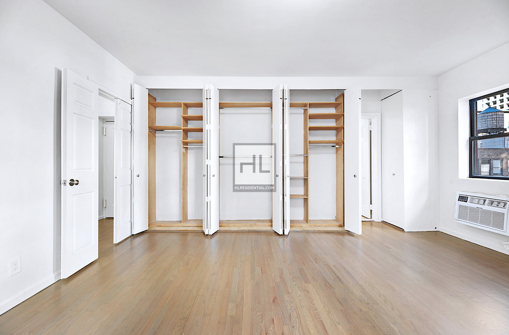 Madison Avenue - Photo 2