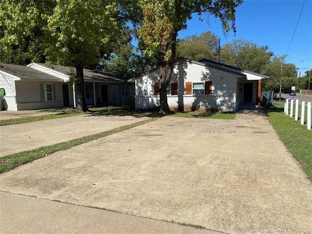 117 E Sanford Street - Photo 2