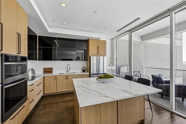 2408 Victory Park Lane - Photo 8