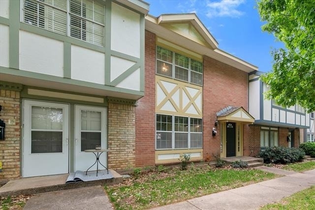 376 Westview Terrace - Photo 2