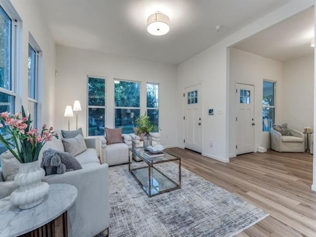323 S Montclair Avenue - Photo 10