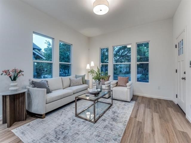 323 S Montclair Avenue - Photo 9