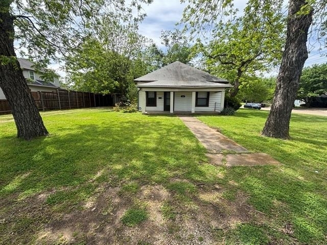 376 W Walters Street - Photo 0