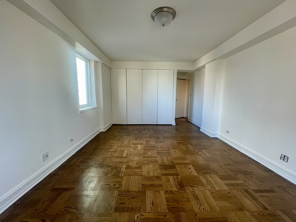 East 71st Street - Photo 8