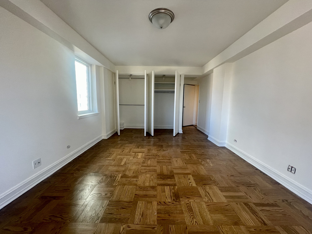 East 71st Street - Photo 6