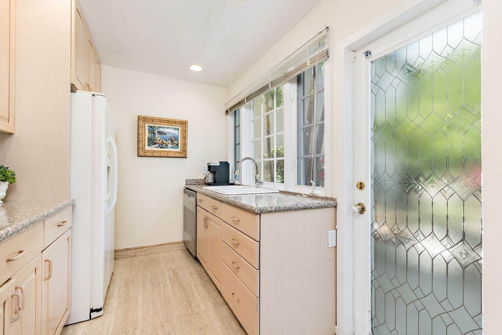 155 Peruvian Avenue - Photo 6