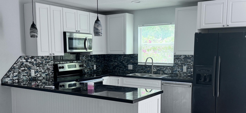 731 46th Street - Photo 3