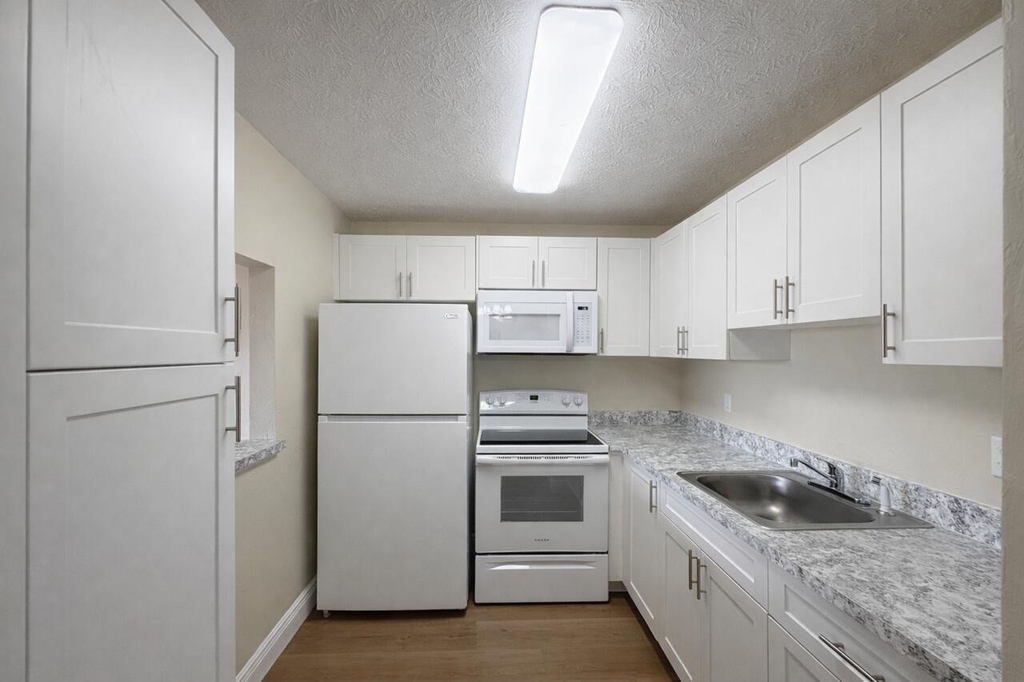 700 Village Green Court - Photo 6