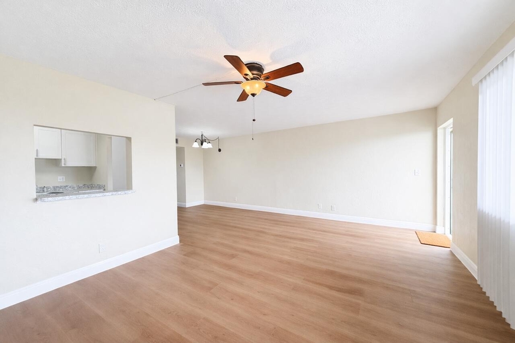 700 Village Green Court - Photo 3