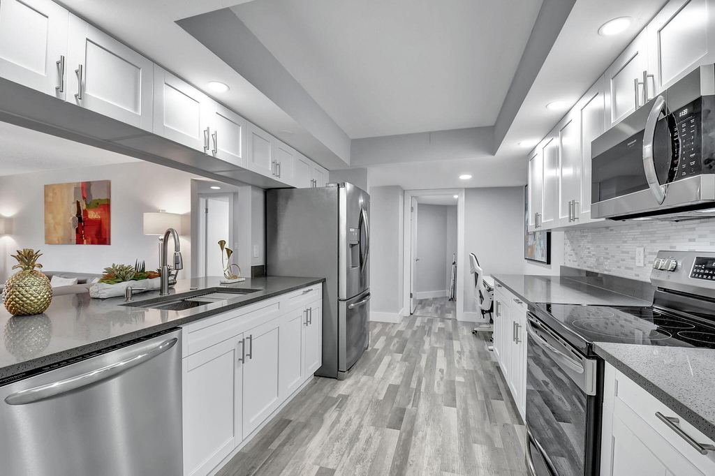 2255 Lindell Boulevard - Photo 8