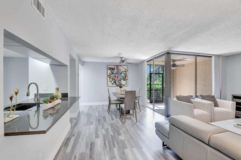 2255 Lindell Boulevard - Photo 3