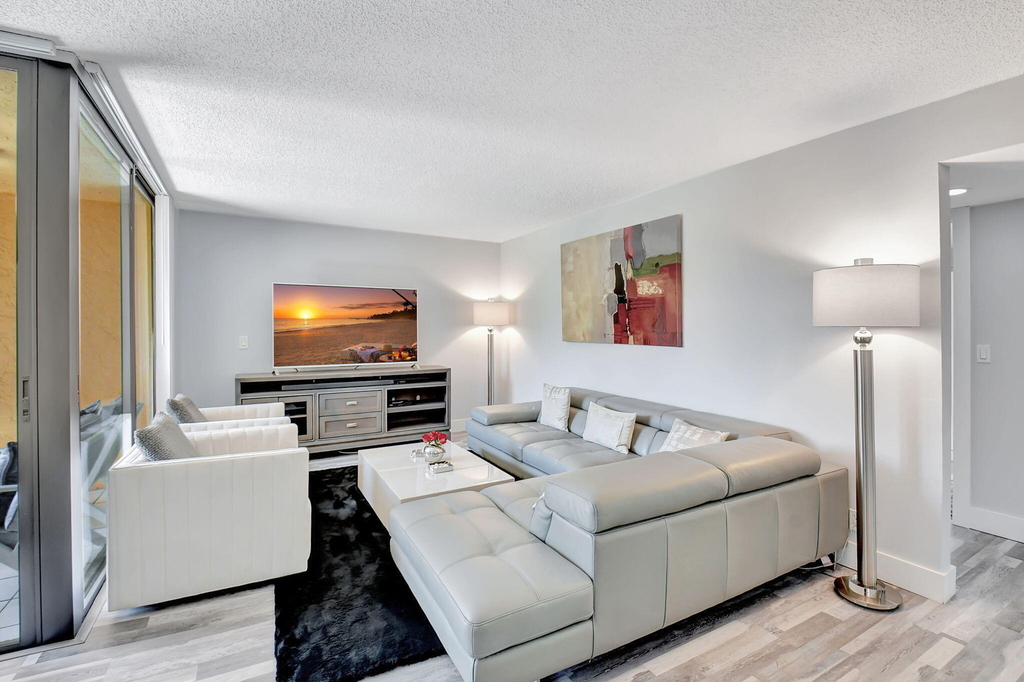 2255 Lindell Boulevard - Photo 5