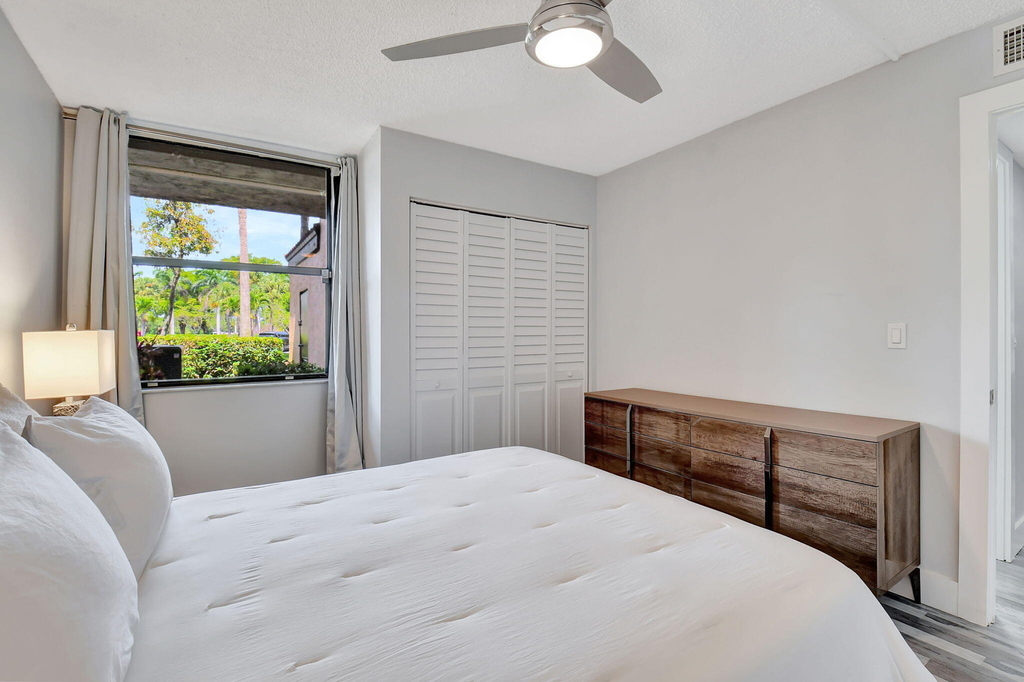 2255 Lindell Boulevard - Photo 15