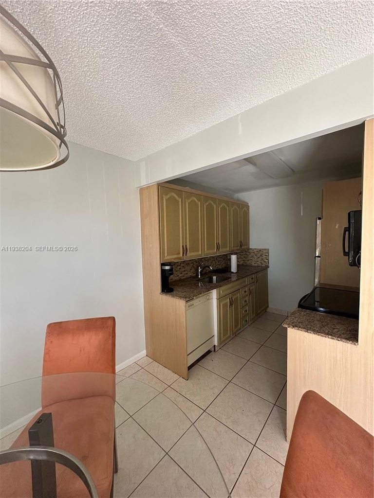 3043 Exeter - Photo 3