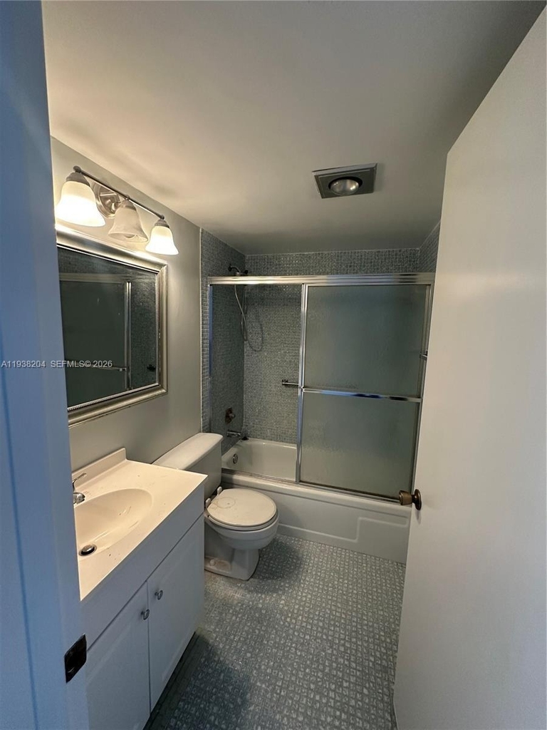 3043 Exeter - Photo 6