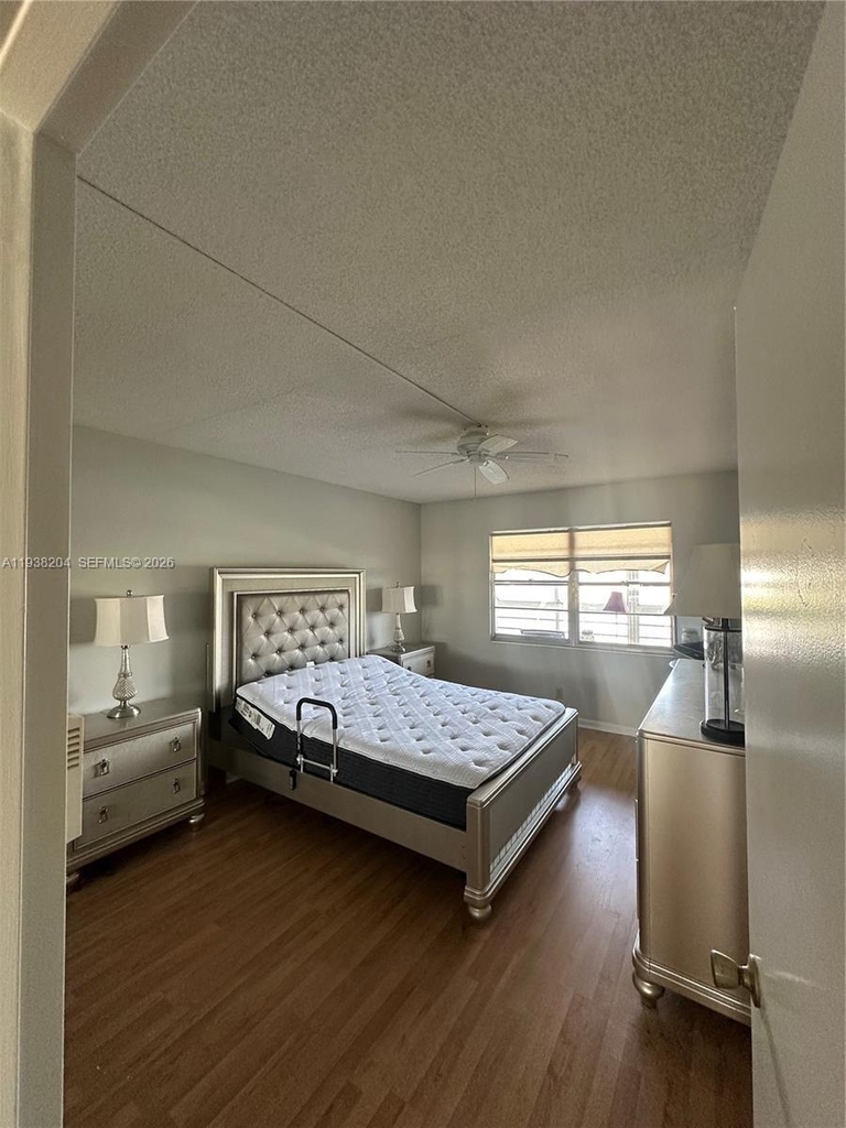 3043 Exeter - Photo 5
