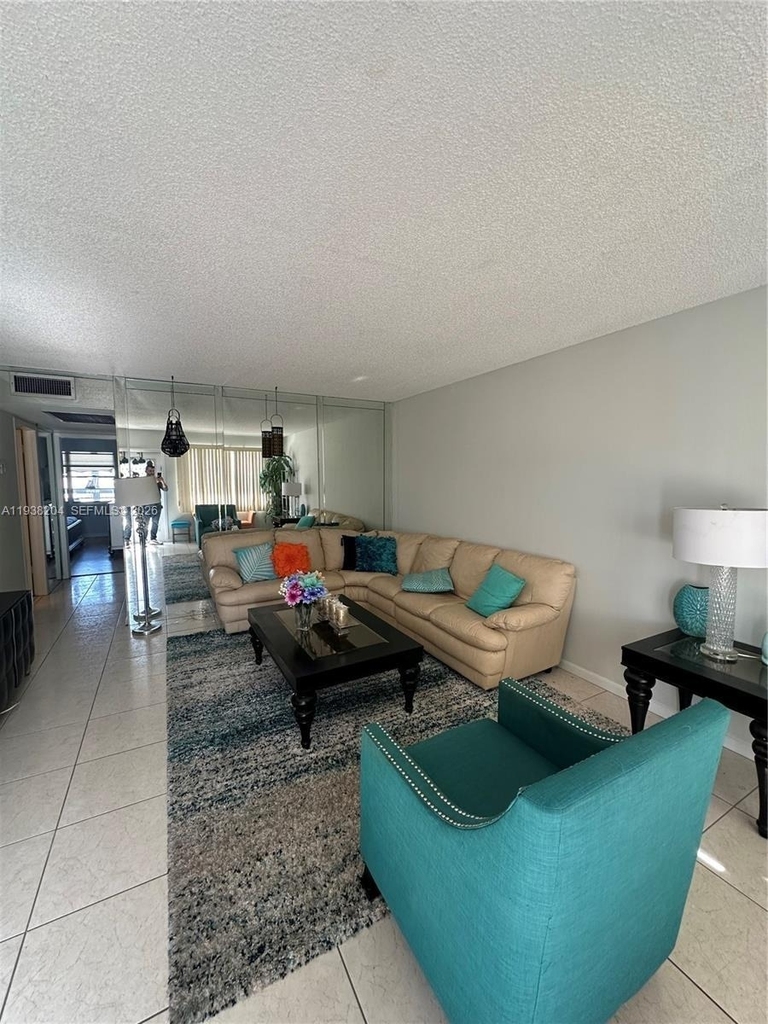 3043 Exeter - Photo 1