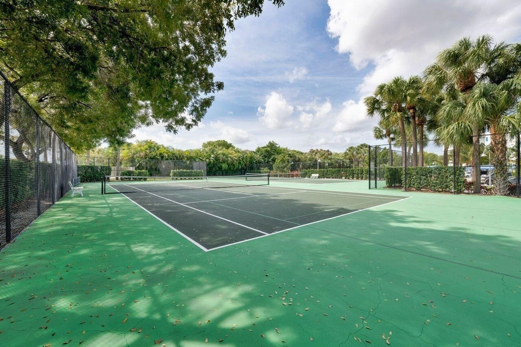 814 S Bay Colony Dr Drive S - Photo 30