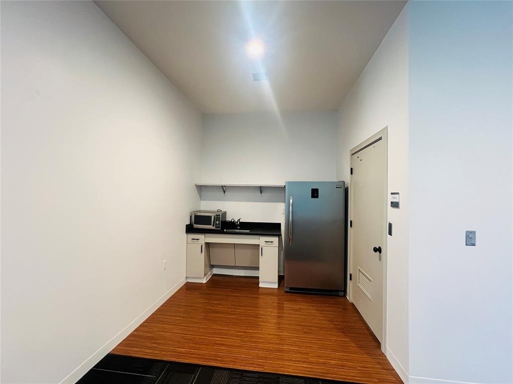 1213 N Green Avenue - Photo 4