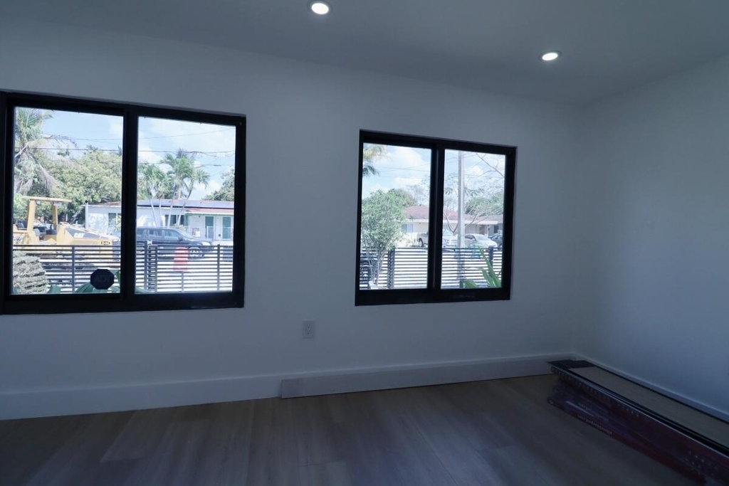 3040 Nw 13th Avenue - Photo 7