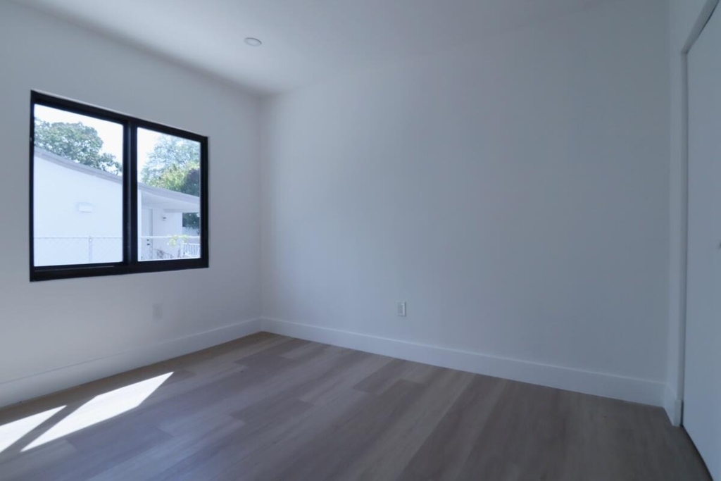 3040 Nw 13th Avenue - Photo 14
