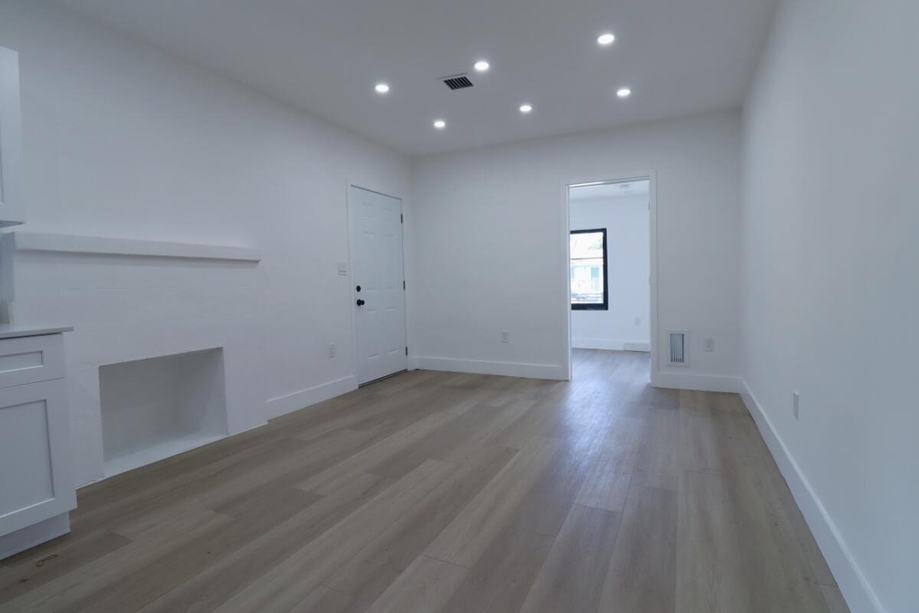 3040 Nw 13th Avenue - Photo 6