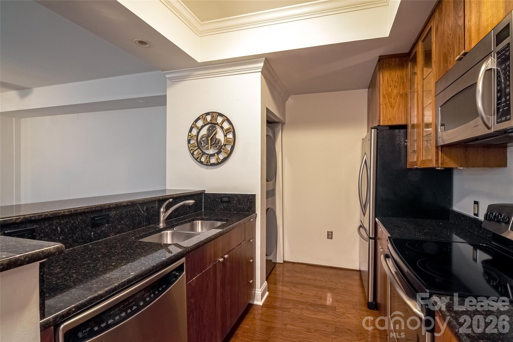300 W 5th Street - Photo 4