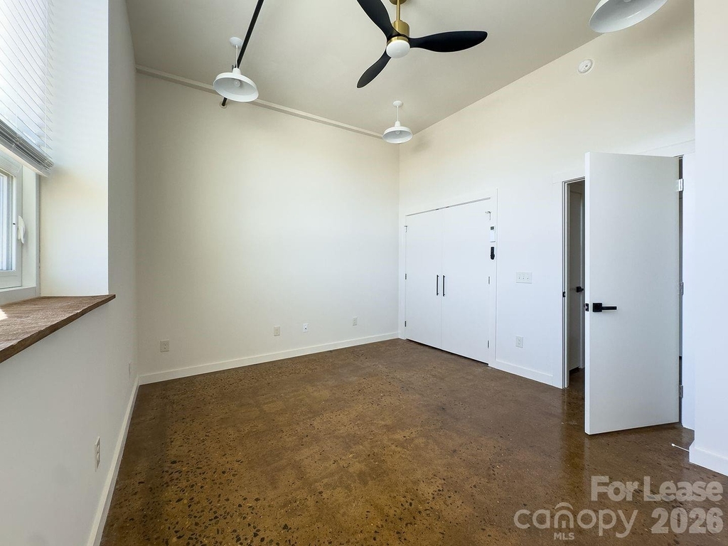 510 S College Street - Photo 2