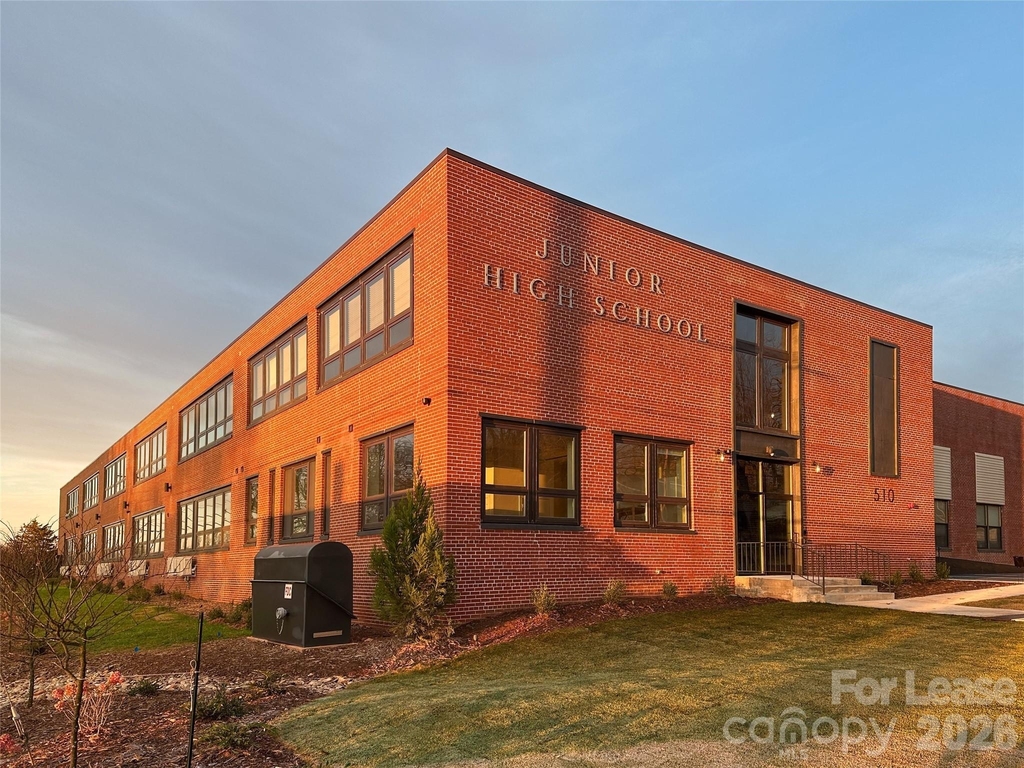 510 S College Street - Photo 0