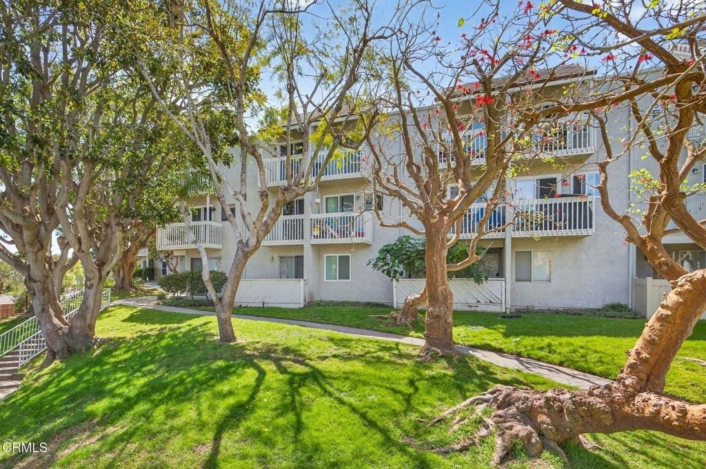 225 S Ventura Road - Photo 0